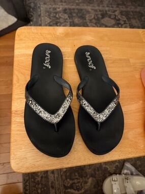 Reef Women's dark Gray Flip Flops with Silver Glitter Straps